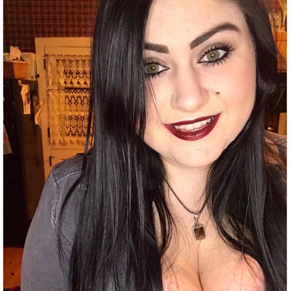 Meet your Posher, Mia